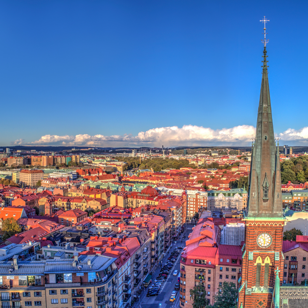 Vy över centrala Göteborg med Masthuggskyrkan i förgrunden – nära Talenoms kontor i Göteborg.