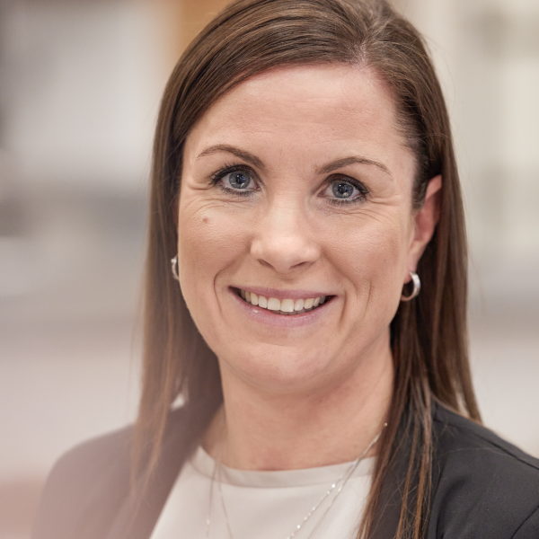 Porträtt av autoriserad redovisningskonsult och Service Manager på Talenoms kontor i Strängnäs.